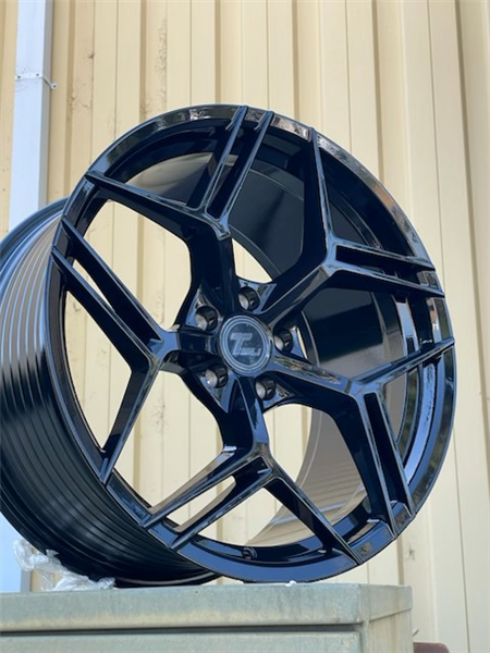 TISLI BLADE 19X8.5 5X4.5/5X114.3 +35MM 73.1 GLOSS BLACK ** FLOW FORM**Light Weight**